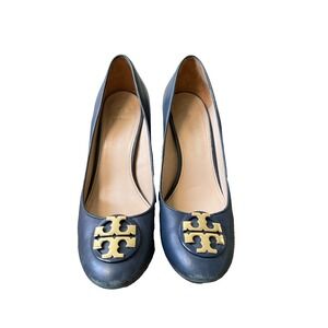 Tory‎ Burch Janey Pumps Womens 8.5 Navy Blue Leather Gold Logo Block Heel Shoes